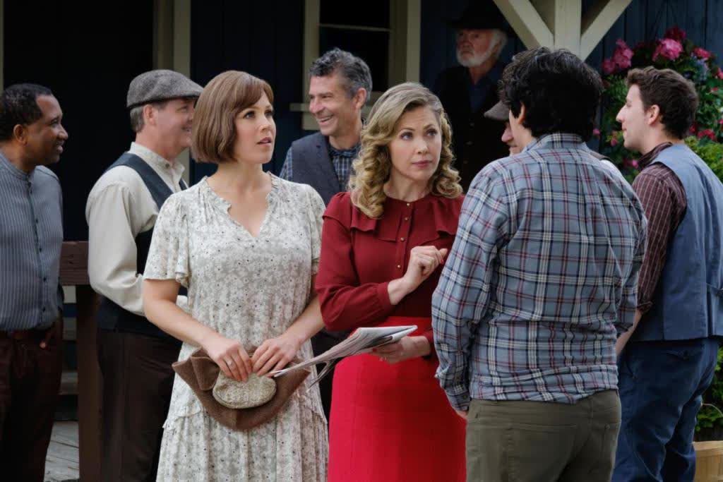 fansplain's tweet image. We've made no secret that we love #Hallmark movies but we also love their shows. #Hearties, we were blessed to talk with #ErinKrakow about the show, her character, and the legacy she hopes to leave. fangirlish.me/4sthRkm