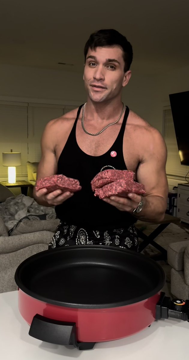 sanpellyenjoyer's tweet image. This dude with a huge Instagram following for meal prep videos recently quit steroids and the transformation is wild. He legitimately looks 10-15 years younger