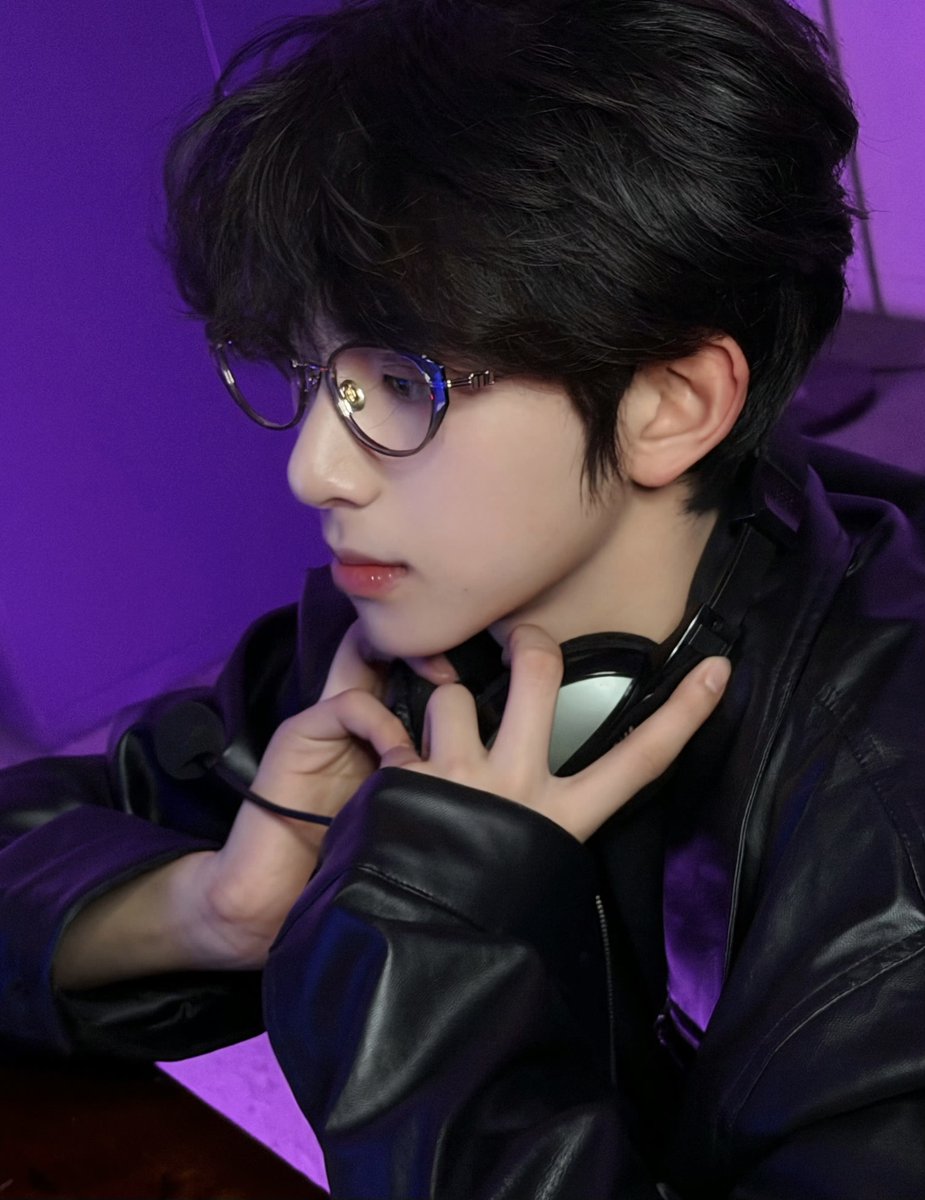 Chenjunming517's tweet photo. ₊⁺♡₊⁺𝓣𝓱𝓮 𝓶𝓪𝓲𝓷 𝓽𝓱𝓮𝓶𝓮 𝓸𝓯 𝓵𝓸𝓿𝓮₊⁺♡₊⁺ 
「2026.1.6  Weibo Update」 Tonight～✨
 #chenjunming #陈浚铭 #tffamily #TFFamily https://t.co/65RhgC10KK