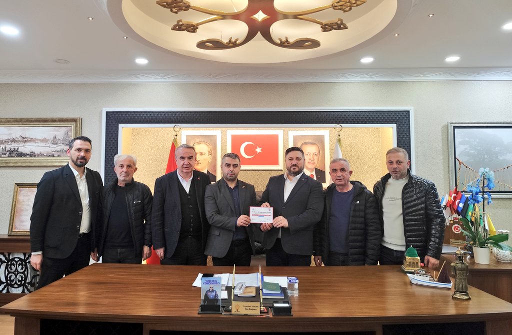 Önceki dönem Meclis Başkanvekilimiz Haşim İskender, Trabzon İli Vakfıkebir İlçesi Çavuşlu Köyü Sosyal Yardımlaşma ve Dayanışma Dernek Başkanı Şenol Gürkan ve yönetim kurulu üyelerini ilçe başkanlığımızda misafir ettik.

Nazik ziyaretleri için teşekkür ederim.

<a href="/abdullahozdemir/">Abdullah Özdemir</a>
