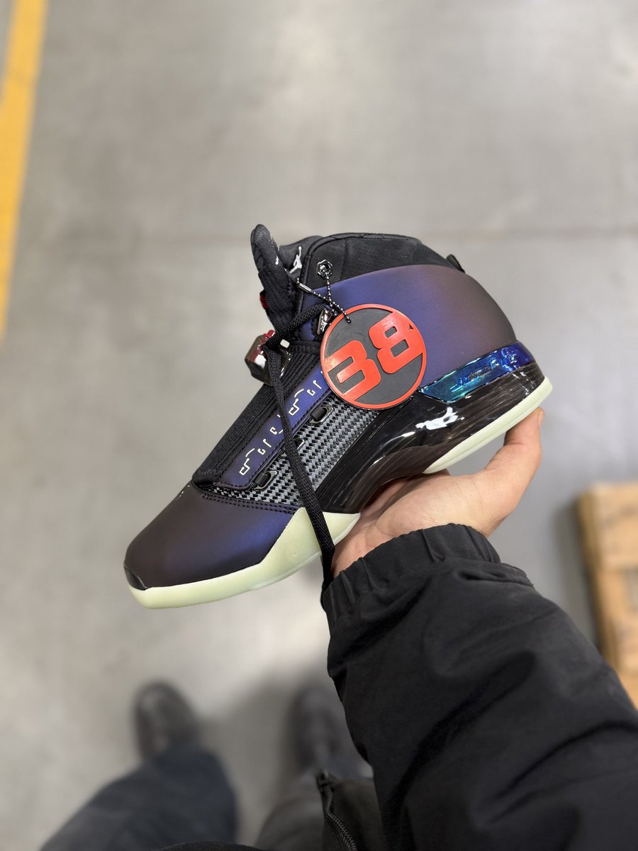 BeastyFro's tweet photo. @zSneakerHeadz @DTLRVILLA Idk why they hating on these, they 🔥 to me https://t.co/LFnl7tNcNo
