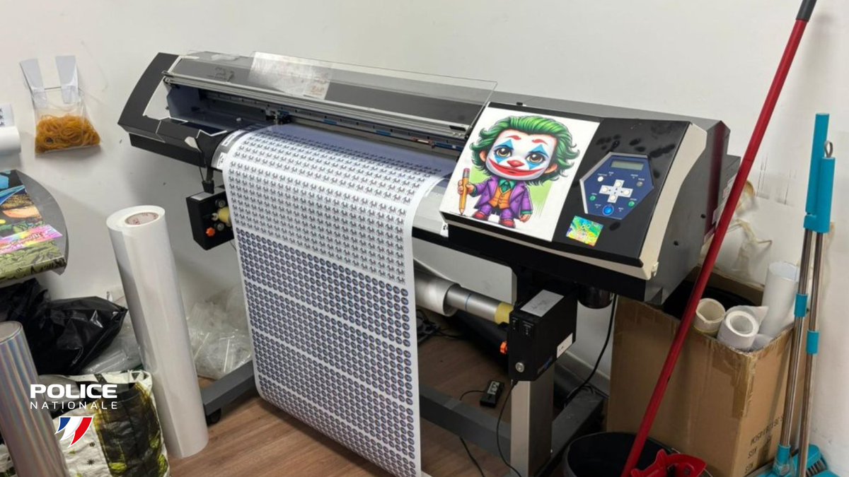 PoliceNationale's tweet image. Trafic de stupéfiants : un réseau démantelé à Cergy (95).
Depuis septembre 2024, un trafic opérant dans plusieurs quartiers de Cergy a été démantelé par les policiers. L’enquête a permis la mise au jour d'une organisation rodée, s’appuyant notamment sur des mineurs pour les…