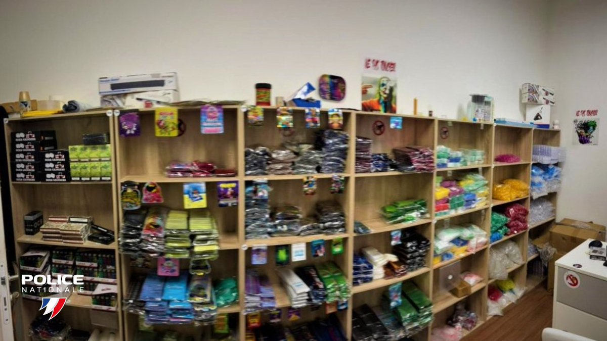 PoliceNationale's tweet image. Trafic de stupéfiants : un réseau démantelé à Cergy (95).
Depuis septembre 2024, un trafic opérant dans plusieurs quartiers de Cergy a été démantelé par les policiers. L’enquête a permis la mise au jour d'une organisation rodée, s’appuyant notamment sur des mineurs pour les…