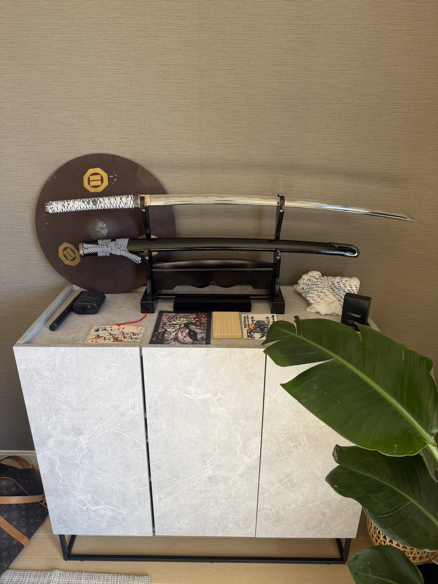 🪞👁️🙏🗡️