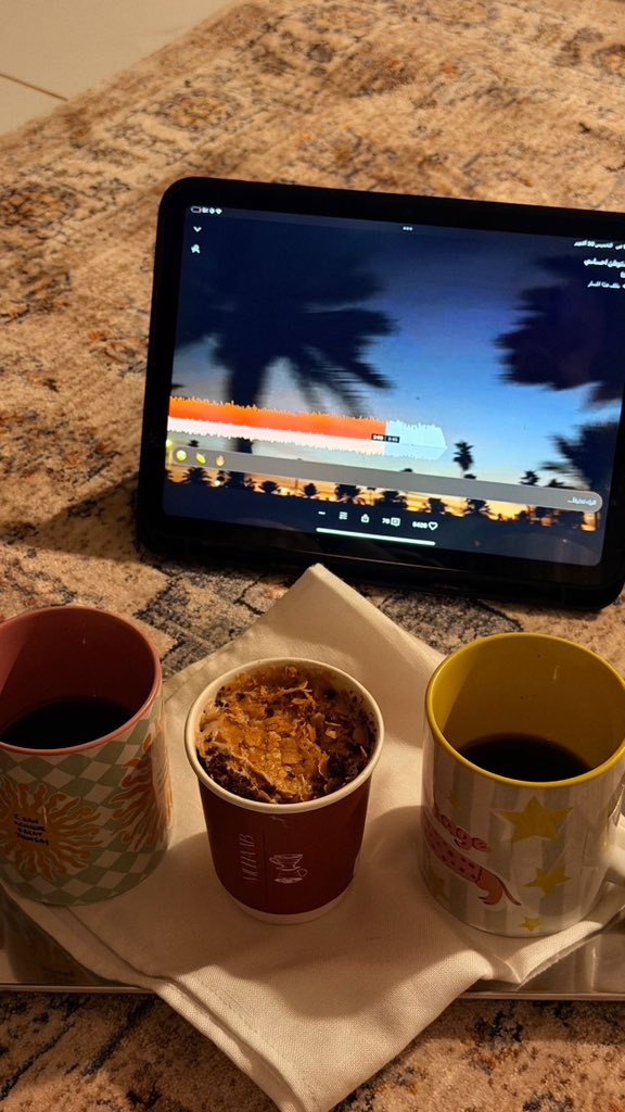 _ill2w's tweet image. صايره مدمنة اكواب 🩶🩶