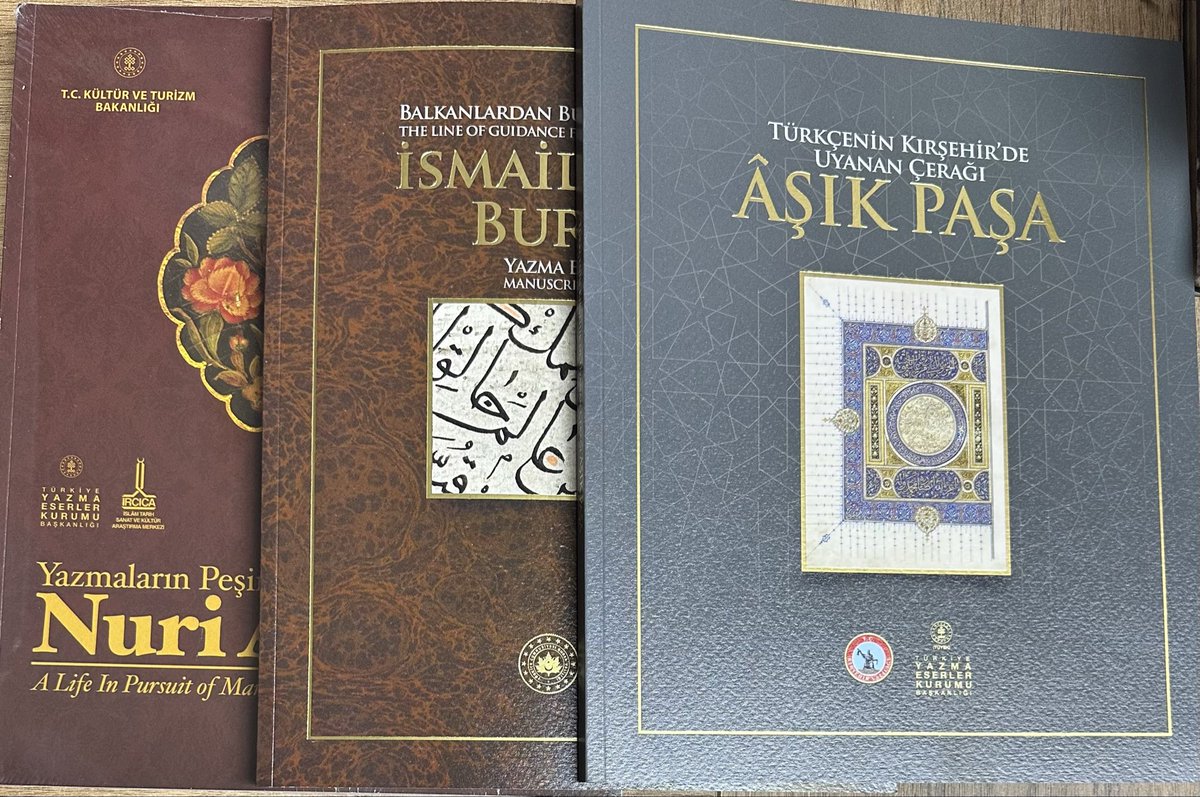 SahafTurkeli's tweet photo. KİTAPLAR, 
Dostlarımız bizi unutmamış, 
Bu değerli eserleri gönderen,
Dostlarıma selam olsun.
Unutanların da canı sağ olsun. https://t.co/5lftGtMVfZ