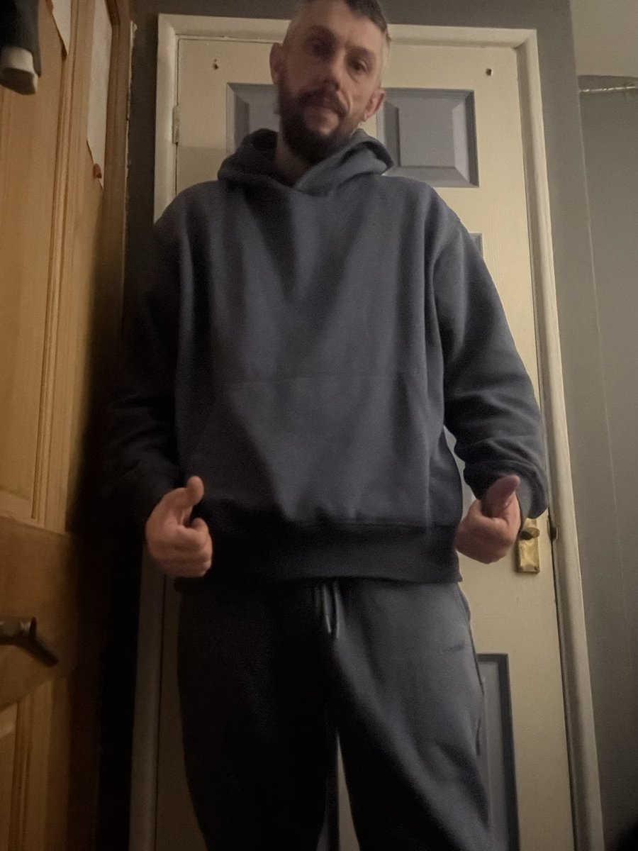 6677_simon's tweet photo. Decided to buy a tracksuit and see what people think https://t.co/STmaClCbWx