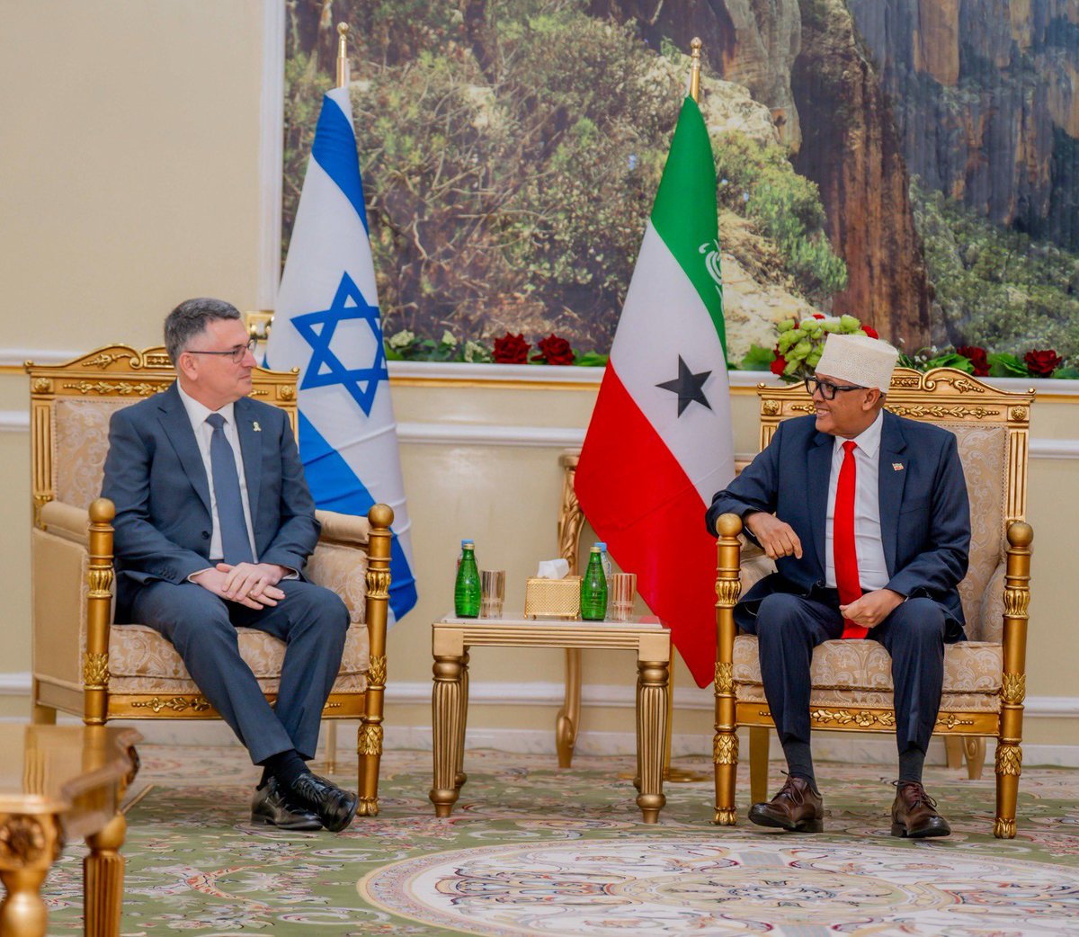 JimcaleKhalid's tweet photo. #Historic moment: The Foreign Minister of the State of #Israel @gidonsaar made an official visit to #Hargeisa today and met with the President of the Republic of Somaliland @Abdirahmanirro, the two leaders held discussions on bilateral cooperation, regional security, and strengthening diplomatic and economic relations.”

This visit marked a new chapter in international engagement.