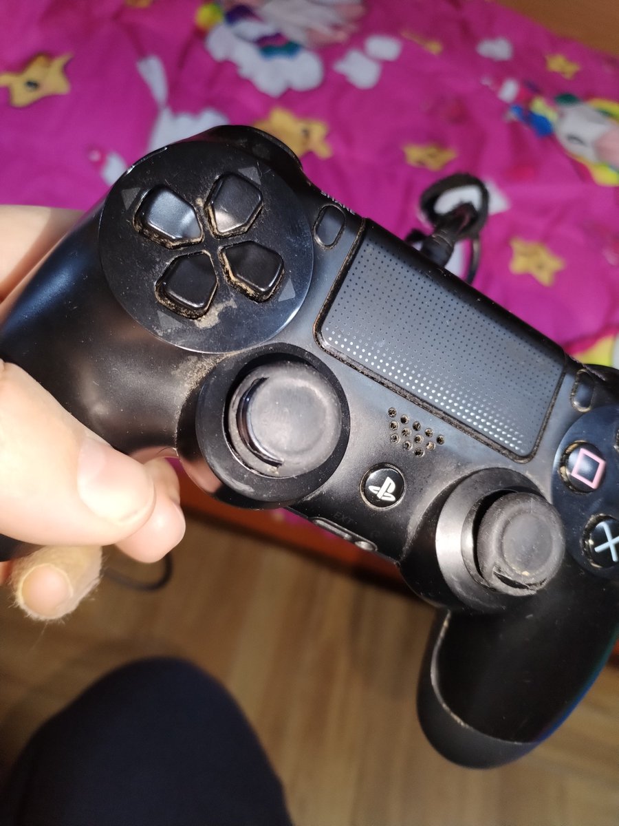 AGEonTW's tweet photo. And after a bit of work on the controller I bought few days ago for 1,50€...Now it is clean, "refurbished", and fully working.. I share the before/after #DIY #PS4 #dualshock #PlayStation https://t.co/1nMCGyQKHJ