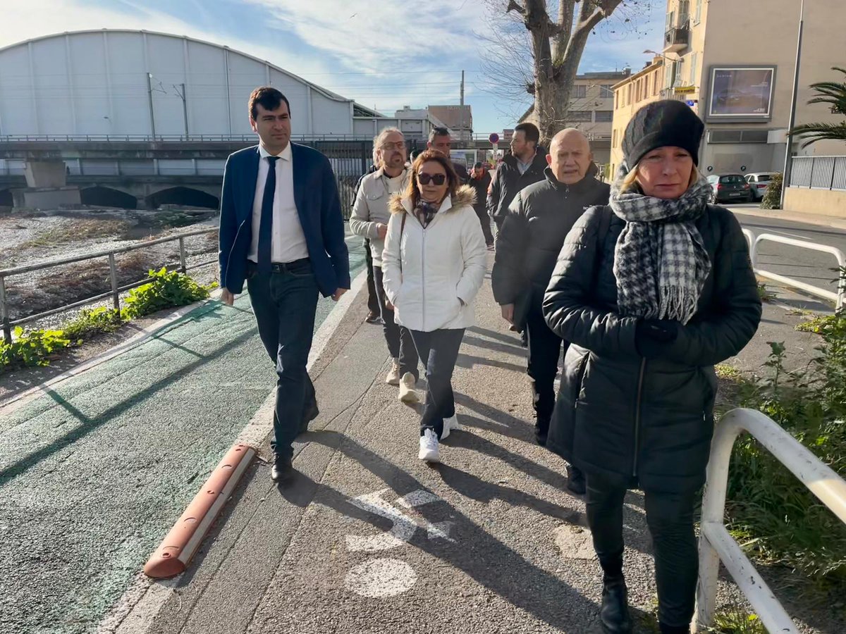 Fkhaldi06's tweet photo. Visite du quartier Gendarmerie-Lyautey avec les membres du Comité de Quartier son président Jean-Claude Saltel et de mon collègue @GaelNofri
Échanger sur le terrain, écouter et suivre les situations signalées est un travail concret au service du cadre de vie des habitants
#écoute https://t.co/cNTwP2w19o