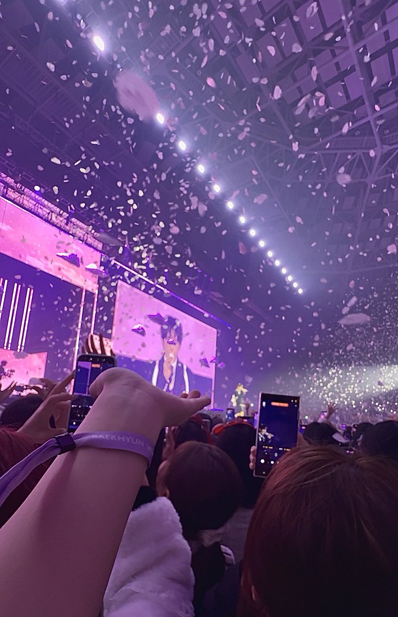 백현아, 나는 이미 무사히 귀국했다. 내일 오후에 학교로 돌아간다. 백현 덕분에 요 며칠 정말 행복하게 보냈다. 2026년에는 우리 모두 평안하고 모든 일이 뜻대로 되기를 바란다.
#백현