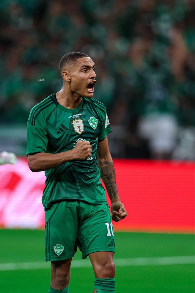 #محترف_اهلاوي_من_فرنسا
  انزو ميو