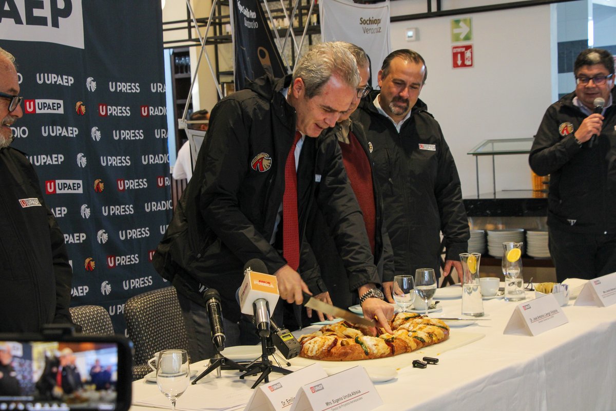 En la tradicional partida de Rosca de Reyes con medios, compartí los momentos más relevantes que vivió UPAEP en 2025 y los proyectos que marcarán nuestro rumbo institucional en 2026. Gracias por acompañarnos y siempre informar sobre el quehacer universitario. 

#UPAEP