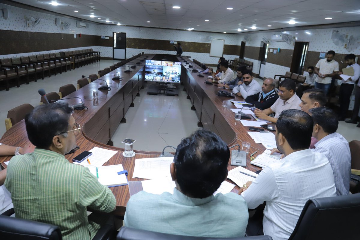 પ્રથમ જ્યોતિર્લિંગ શ્રી સોમનાથ મહાદેવના પાવન સાનિધ્યમાં 8 થી 11 જાન્યુઆરી દરમિયાન યોજાનાર ‘સોમનાથ સ્વાભિમાન પર્વ’ તથા આદરણીય વડાપ્રધાન શ્રી <a href="/narendramodi/">Narendra Modi</a>  સાહેબના સંભવિત સોમનાથ પ્રવાસના સુચારુ આયોજન અંગે વેરાવળ ખાતે સાથી મંત્રીશ્રી જીતુભાઈ વાઘાણી, અર્જુનભાઈ મોઢવાડીયા, શ્રી