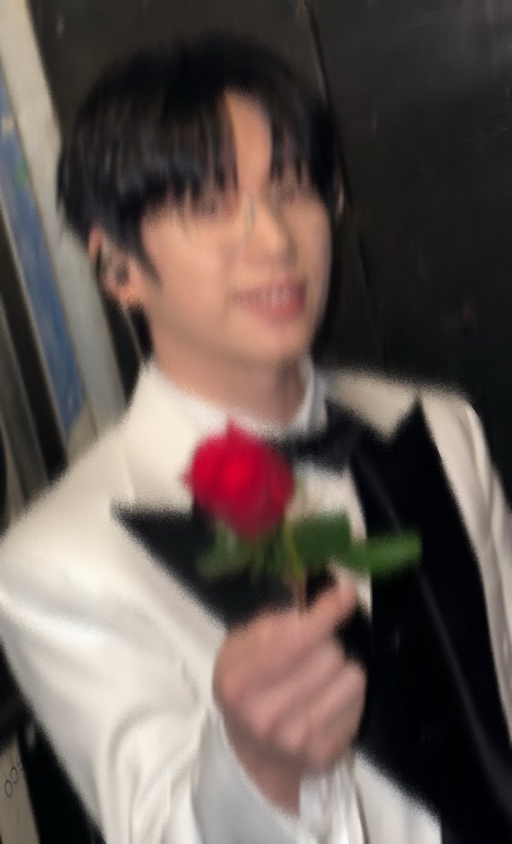 ⭐️겨울 콘서트 나눔 공지⭐️

🍀랜덤포카 3종,얼빡정열 캔뱃지🍀

날짜:1/30(금),2/8(일) 나눔
수량:캔뱃지 선착(5명) 포카 각 10장(총30장)
조건:팔로우(필수),밈찍,rt 인증해주세요!😍
+당일 티켓 인증 필수입니다

#권정열 #십센치 #10cm 
#나눔공지 #나눔 #겨울콘서트