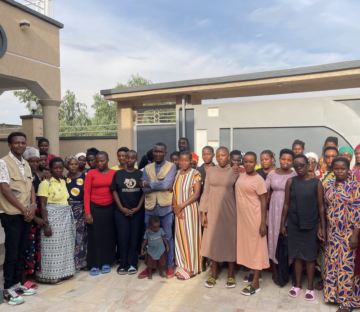 As part of the 16 Days of Activism, IJCD conducted an awareness-raising activity in the Mutimbuzi area, specifically targeting women and girls in the community.
This action aligns with our mandate to protect against sexual exploitation and abuse (SEA), aiming to inform, prevent,