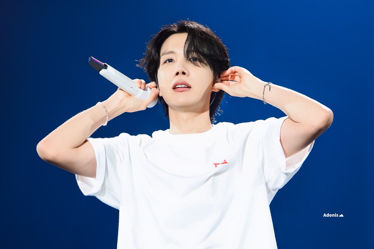 yuko_el_hope's tweet photo. ホソクさん
知ってると思うけど
大好きだよ
毎日でも会いたいよ
#jhope
#HopeTime #홉시 https://t.co/pQ7JoUyFO5