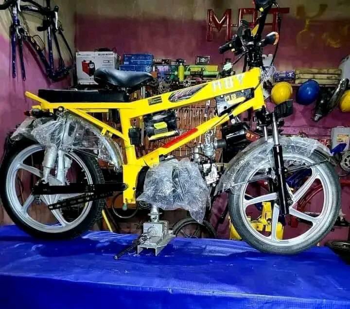 AfricaFirsts's tweet image. Instead of scamming, Nigerian youth are building bikes.
Made in Nigeria 🇳🇬 by Engr Umar Yusuf.
Old school engineering, modernised with pride.