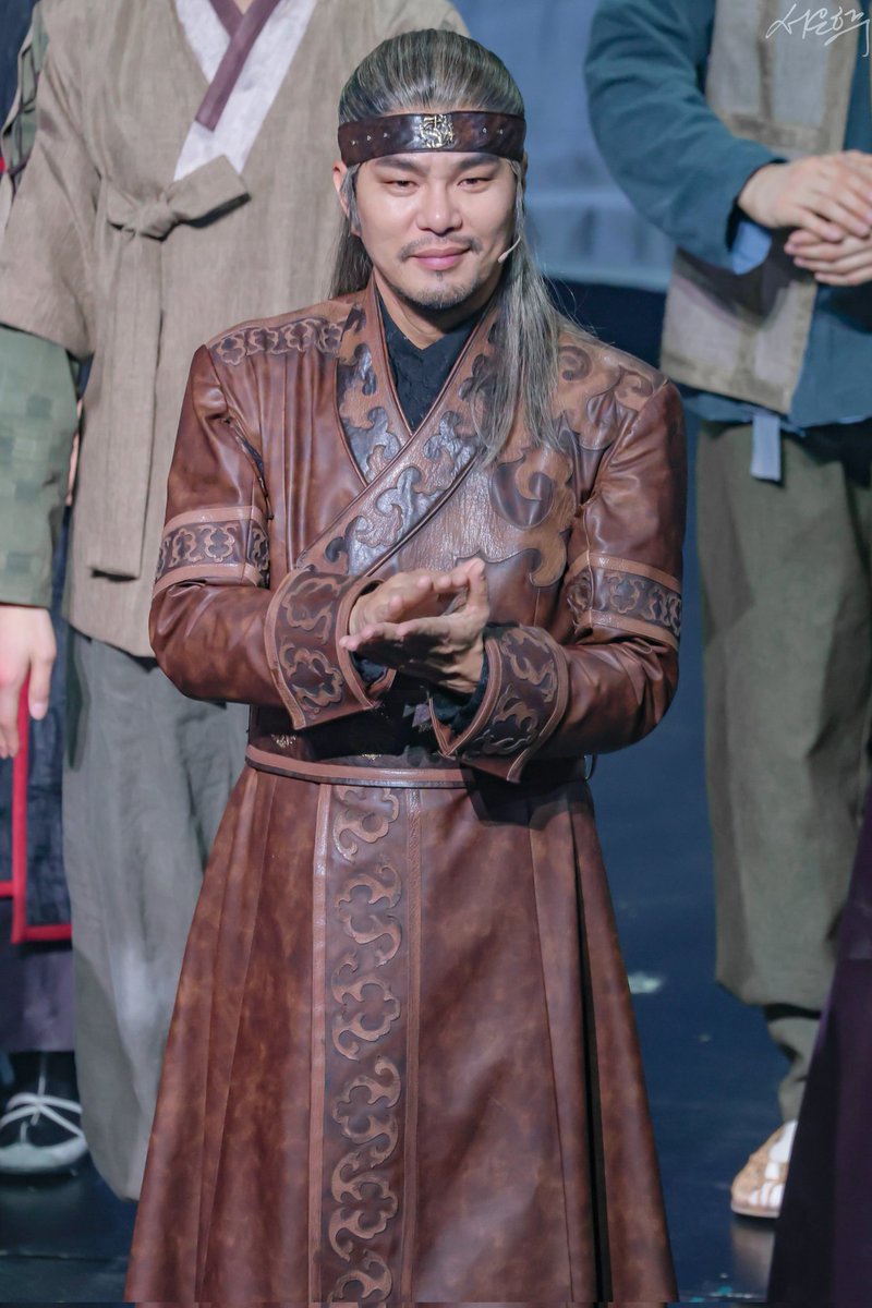 260106 한복입은남자 커튼콜데이

정화 대장/마 교수 役 최민철 배우님

#은학사진