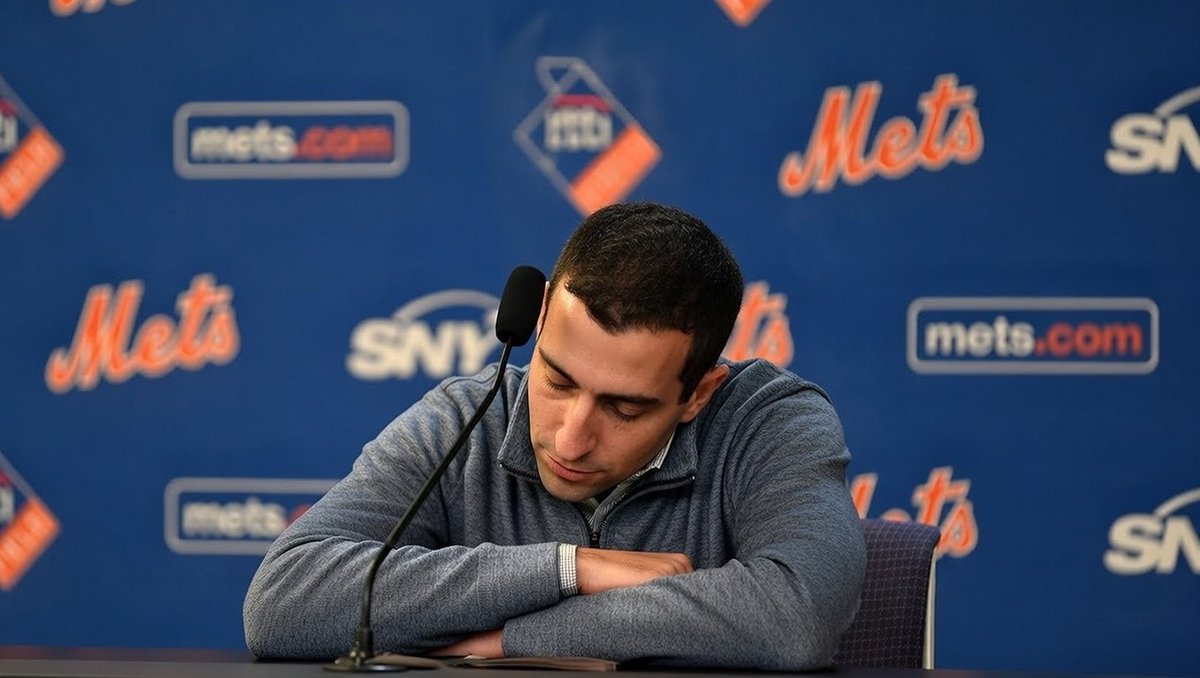 MetsStitches's tweet image. #SleepyStearns addresses the media.