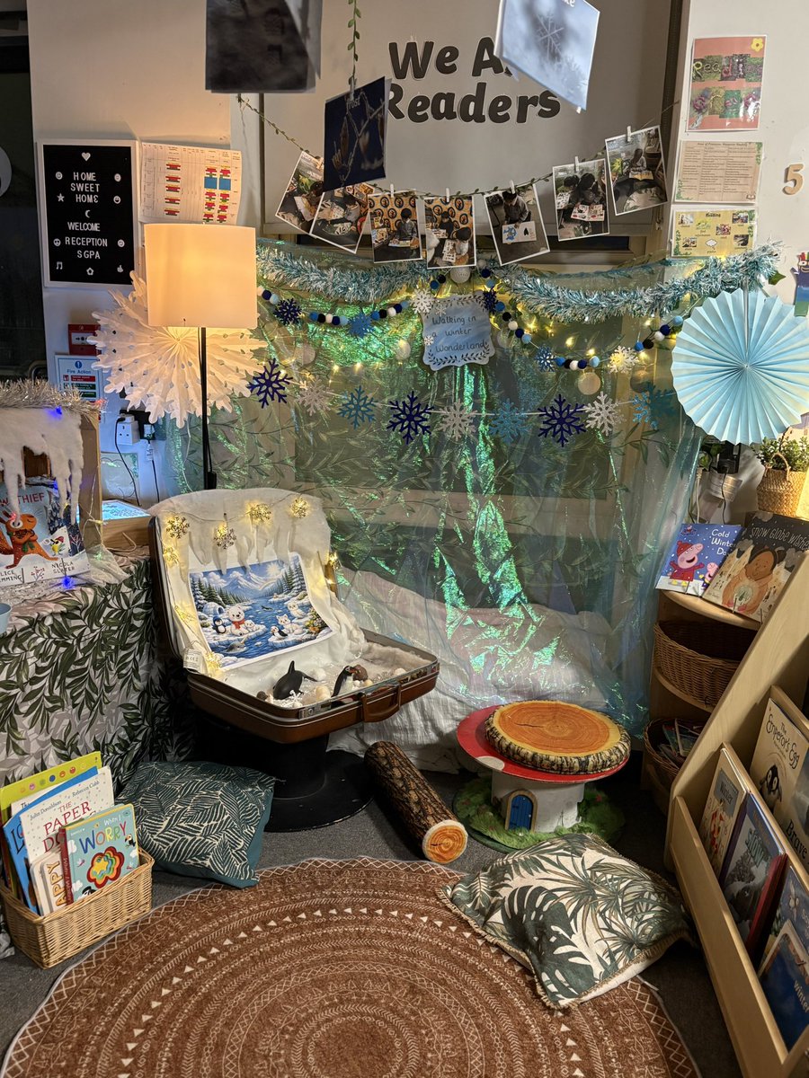 MrsGriffiths7's tweet photo. Adding a bit of winter sparkle ti the reading area ❄️☃️❄️☃️❄️ #eyfs #winter #readingarea #books https://t.co/FG7hoQRdFp