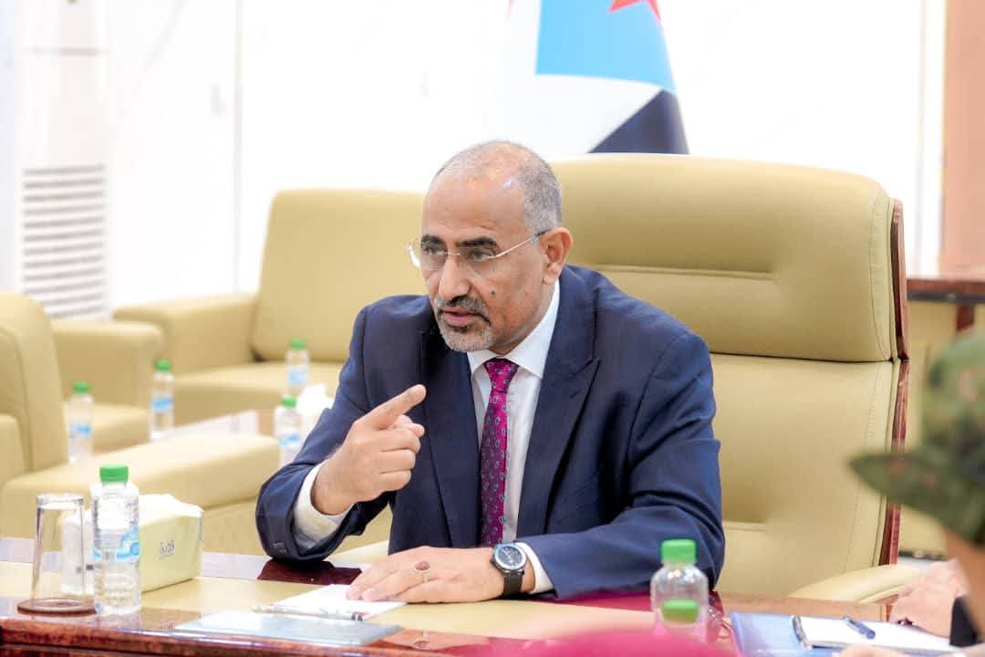 جنوبيون كلنا الرئيس الزُبيدي  ..

#نجدد_التفويض_للزبيدي