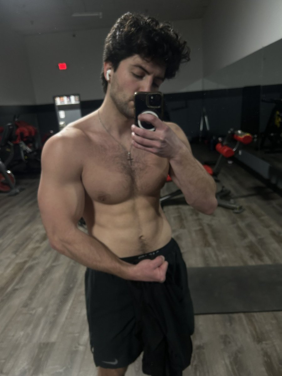 RealMasterDrake's tweet image. Protein shake in throne. 🥤