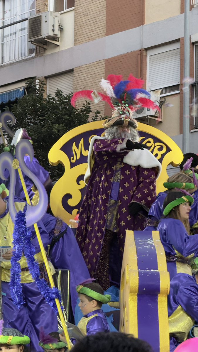 Triana no defrauda con su cabalgata 👏👏<a href="/Viva_Sevilla/">Viva Sevilla</a> <a href="/diariosevilla/">Diario de Sevilla</a> <a href="/abcdesevilla/">ABC de Sevilla</a> <a href="/EspDeTriana/">Esperanza de Triana</a>