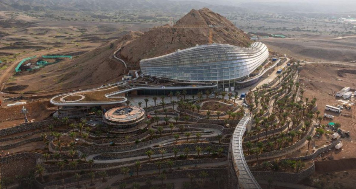 soon_in_oman's tweet photo. مع دخول العام الجديد 2026، يتواصل العمل في أهم المشاريع المرتقبة في سلطنة عُمان🔥🏗️

سلسلة المنشورات أدناه تستعرض المشاريع التي يجري العمل عليها هذا العام 🇴🇲✨

⬇️⬇️⬇️ https://t.co/OdAyyR3JVp