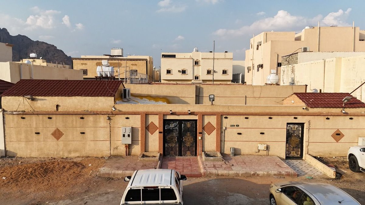 osostabah's tweet photo. دور للبيع - حي المطار بالمدينه المنوره 

المساحه 400م 
الواجهه موقف جنوبي

تفاصيل العقار
3 غرف و 2 مجلس و صاله و مطبخ و مستودع و 3 دورات مياه 

المطلوب 600 الف 
ترخيص : 7200746461
التواصل : أ. حمد الحربي 0553099121
#عقارات #المدينة_المنورة #تصويري https://t.co/NkUIa7L9Xz