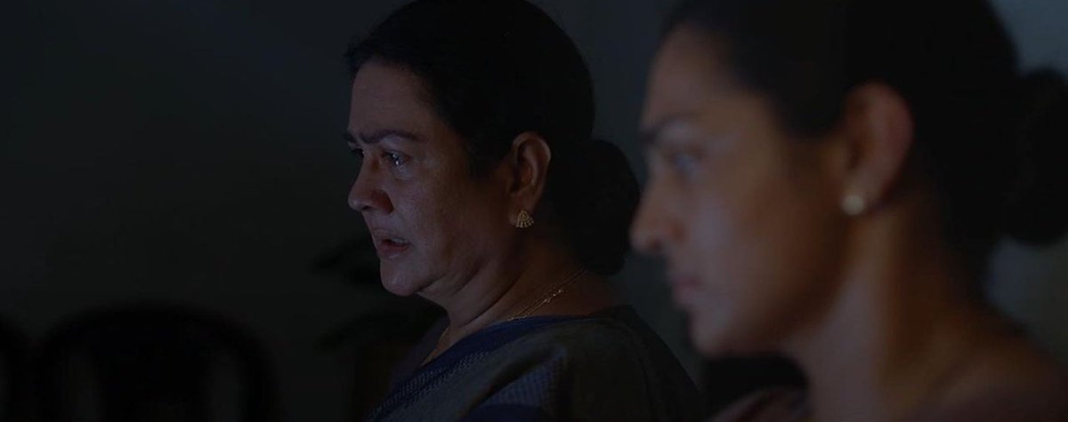 "Nggak ada yg iri sama keluargamu. Jangan halu. Keluargamu nggak sehebat yg kamu bayangkan."

Lagi-lagi dibuat kagum sama sinema India Selatan. Ceritanya Ullozhukku ini sebetulnya klise tapi bisa dikemas fresh berkat konflik yg sepintas unik tapi banyak terjadi. Tentang hubungan