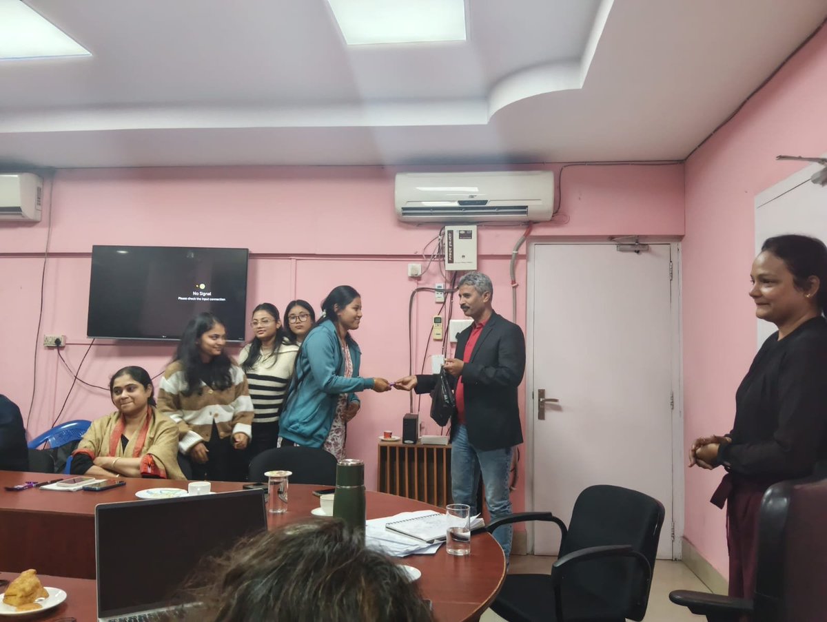 AssamFci's tweet image. Awareness workshop on POSH held at FCI Regional Office Assam! 🚀 Case studies &amp;amp; quiz made it interactive. Thanks to Ms. Rashmi Rekha &amp;amp; DGM(Legal), Shri Jayshankar Pandey,  for valuable insights! 🙏 @FCI_India @fci_ne #POSH #FCI #WorkplaceSafety