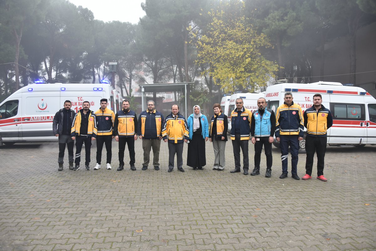 2025 yılında acil sağlık hizmetleri kapasitesi artırılarak 8 yeni ambulans hizmete alındı. Yıl boyunca 150 binden fazla hastamızı hastanelerimize taşıdık.
#SağlıklıŞehir #Sağlıkta2025 #SağlıklıTürkiyeYüzyılı <a href="/saglikbakanligi/">T.C. Sağlık Bakanlığı</a>