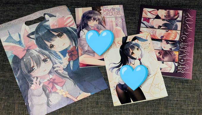 前日搬入行ってきました〜!新刊とグッズ無事届いておりました〜!ワイの新刊(500円の方)は朝届きます(*^_^*)おそらくちゃんとありますので明日はよろしくお願いいたします〜!ミヤスさんとの合同ブランケット超大きいよ(シングルベッド包める)!発色もよくてハッピー 