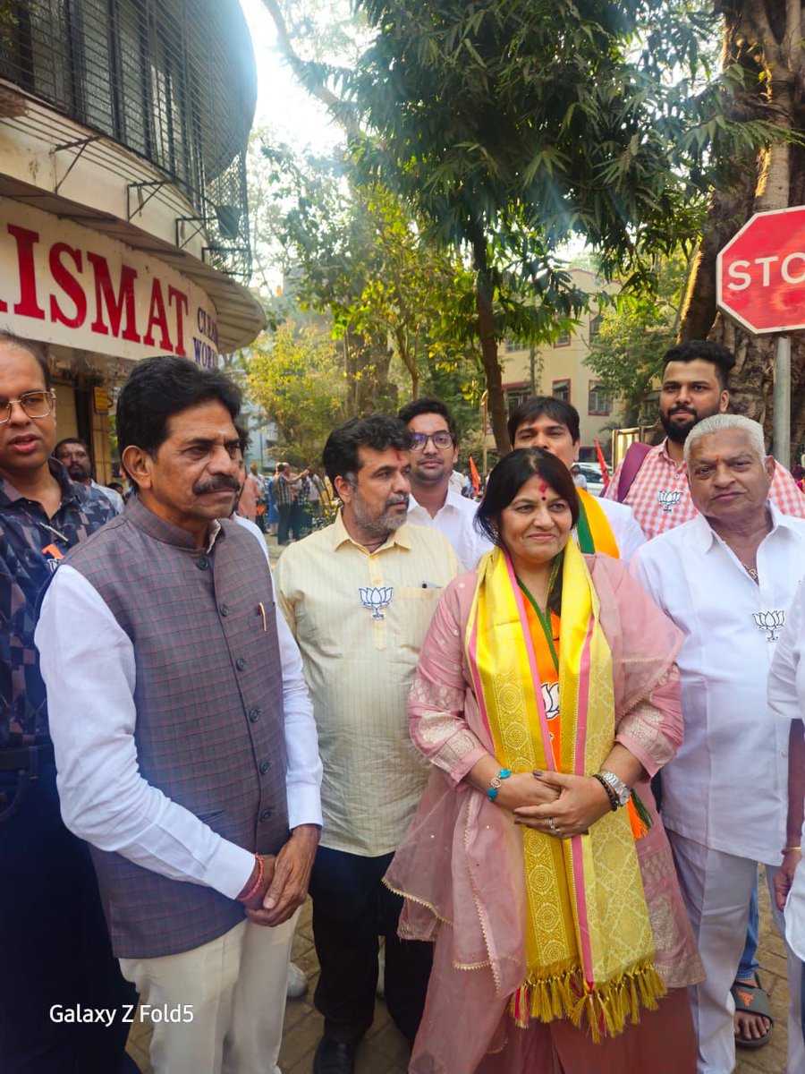 KalpeshaJKBJP's tweet photo. आज प्रभाग १७७ साठी BJP–शिवसेना–RPI (A) व मित्र पक्षांच्या वतीने माझे मुंबई महानगर पालिका नगरसेविका पदासाठी नामनिर्देशन अर्ज दाखल केला
ही केवळ उमेदवारी नाही,तर येथील जनतेच्या विश्वासाची जबाबदारी आहे.सेवा,विकास आणि प्रामाणिकपणाचा संकल्प आज पुन्हा एकदा! https://t.co/Wf663oL7qQ