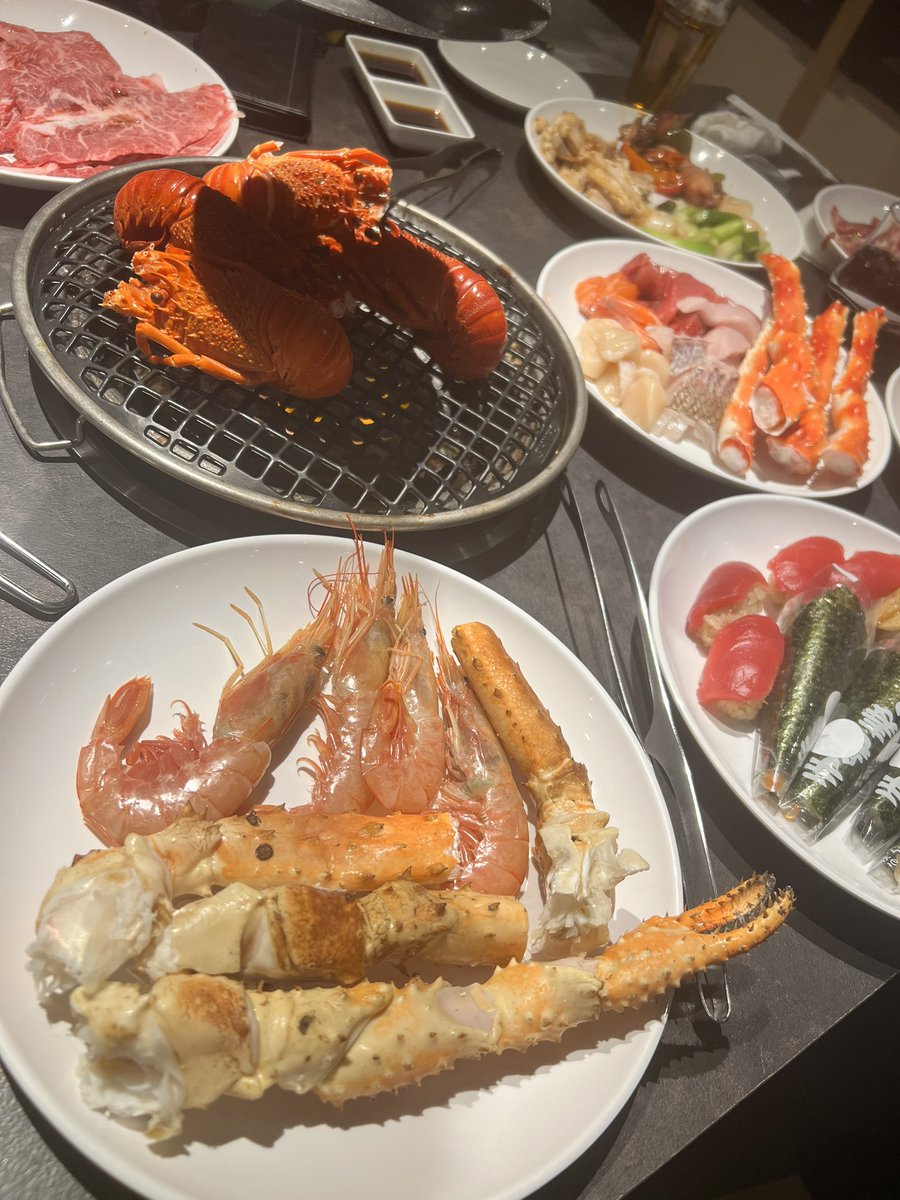 こないだ4人でお疲れ会をした！ 食べるのに夢中で乾杯忘れた