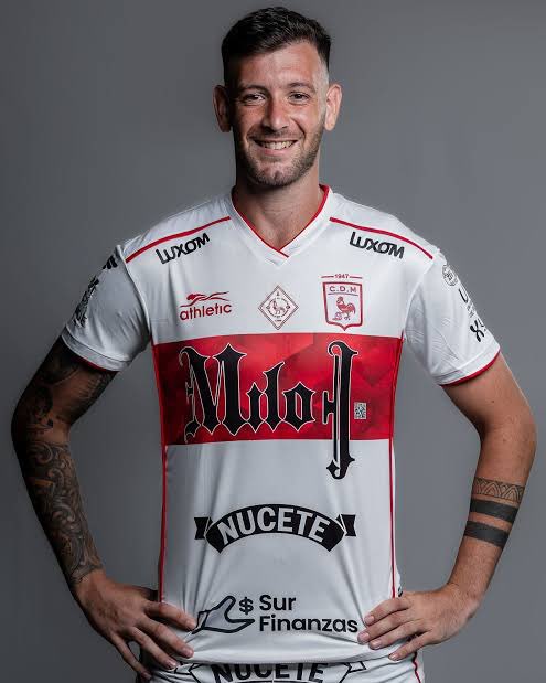 Danubio cerró la llegada del argentino de 26 años Ivo Constantino. Es centrodelantero, mide 1.93 metros y viene de jugar a préstamo de Belgrano en Deportivo Morón, en el ascenso de Argentina. #Minuto1