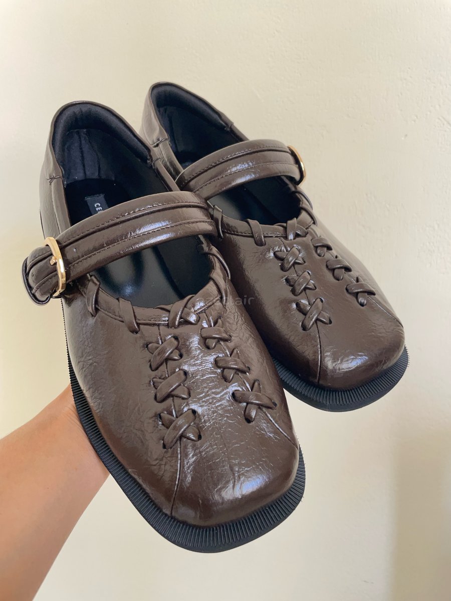 NEVER UNDERESTIMATE THIS BRAND FROM BANDUNG, INDONESIA✨🇮🇩

I own many of their products, but this one hits different—truly special to me.

High-quality shoes &amp; bags? Bandung is the place to go🏃🏻‍♂️