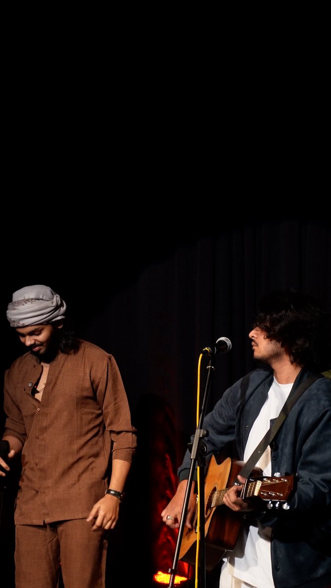 d_abdul22's tweet photo. The evening of 28th Dec will always stay in my heart. “Urooj Ya Zawal” was more than my first show. Grateful for the love, support, and divine grace behind it all.🎙️✨

#AbdulRaheman #DAbdul #StoryTelling #Poetry #UroojYaZawal https://t.co/oXEQvyoZ58