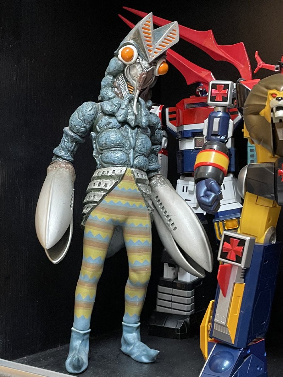 筆塗りもやってはいるんですよ。 このバルタン星人はビリケン商会の