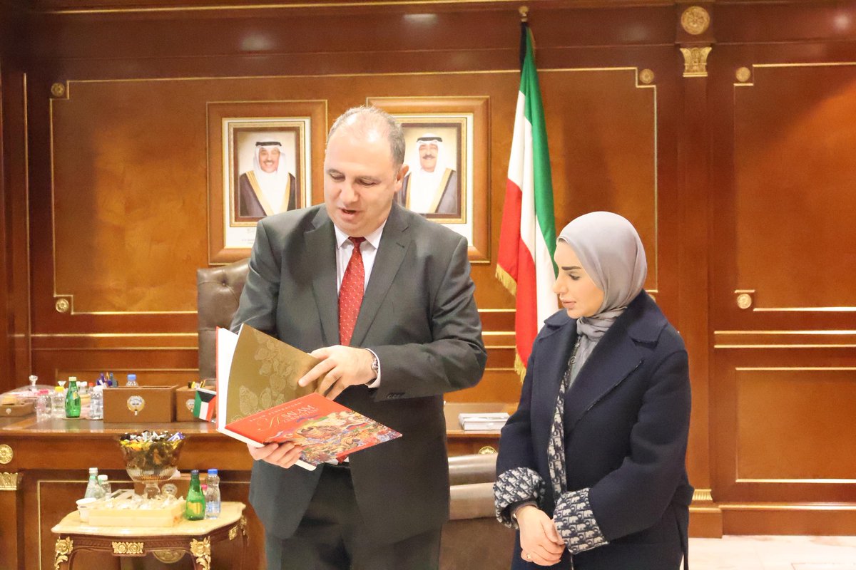 AzEmbKuwait's tweet image. Azərbaycan Respublikasının səfiri Emil Kərimov ilə #Küveyt Dövlətinin Sosial Məsələlər, Ailə və Uşaqlıq Məsələləri naziri Dr. Əmsal Hadi əl-Huveylə arasında keçirilən görüşdə ikitərəfli əməkdaşlıqla bağlı müxtəlif məsələlər müzakirə olundu.