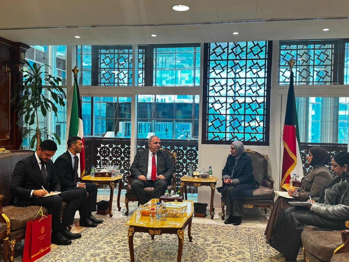 AzEmbKuwait's tweet image. Azərbaycan Respublikasının səfiri Emil Kərimov ilə #Küveyt Dövlətinin Sosial Məsələlər, Ailə və Uşaqlıq Məsələləri naziri Dr. Əmsal Hadi əl-Huveylə arasında keçirilən görüşdə ikitərəfli əməkdaşlıqla bağlı müxtəlif məsələlər müzakirə olundu.