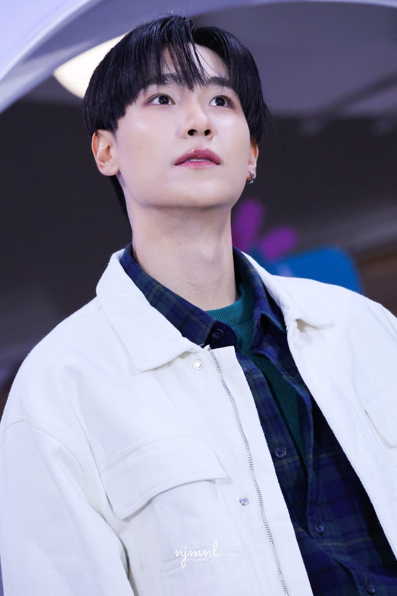thursfeb's tweet photo. ไม่ว่าจะอยู่ไกลแค่ไหน จูก็จะมองหามีมี่ทุกคนเสมอเลย 🐶🤏🏻💫

NEWYEAR WITH JUNIORMARK

#JuniorMarkXLotussSiracha
. ˚◞♡ ⃗  #junniorrs ⋅♡𓂃 @jnnrrs ^ྀི૮ • ﻌ - ა https://t.co/EiHu8gpFNv