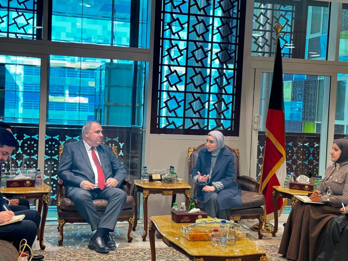 AzEmbKuwait's tweet image. خلال الاجتماع الذي عُقد بين سفير جمهورية أذربيجان، سعادة السيد إميل كريموف، ووزيرة الشؤون الاجتماعية وشؤون الأسرة والطفولة في دولة الكويت، معالي الدكتورة أمتال هادي هايف الحويلة، تم بحث ومناقشة مختلف قضايا التعاون الثنائي بين البلدين.