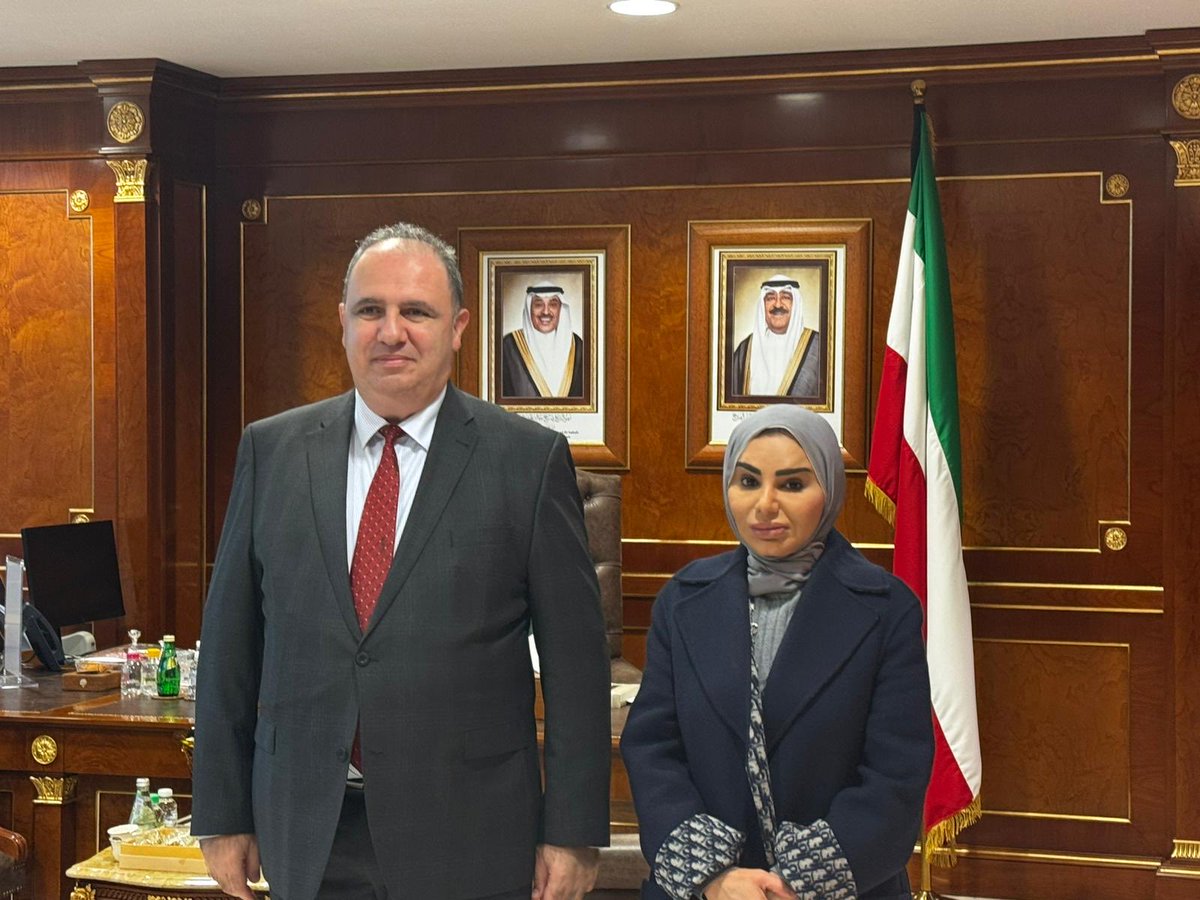 AzEmbKuwait's tweet image. خلال الاجتماع الذي عُقد بين سفير جمهورية أذربيجان، سعادة السيد إميل كريموف، ووزيرة الشؤون الاجتماعية وشؤون الأسرة والطفولة في دولة الكويت، معالي الدكتورة أمتال هادي هايف الحويلة، تم بحث ومناقشة مختلف قضايا التعاون الثنائي بين البلدين.