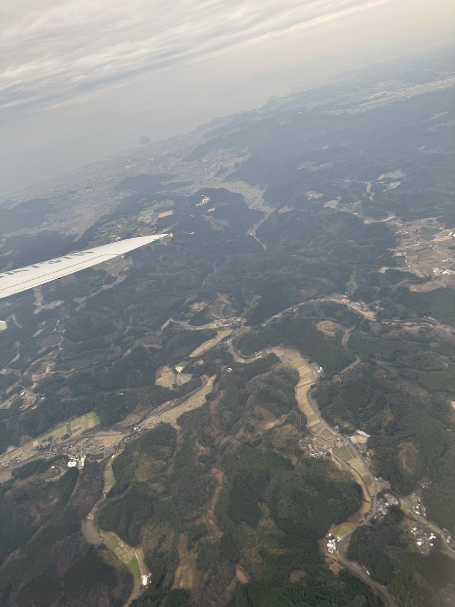 plus_pso2's tweet photo. 旅最終日
昼ごはんにうなぎを食べて空港まで送ってもらった
さつま揚げ食べてなかったから空港でさつま揚げ食べて飛行機で帰路へ
九州旅良い旅でしたー https://t.co/JaD1CyJW99