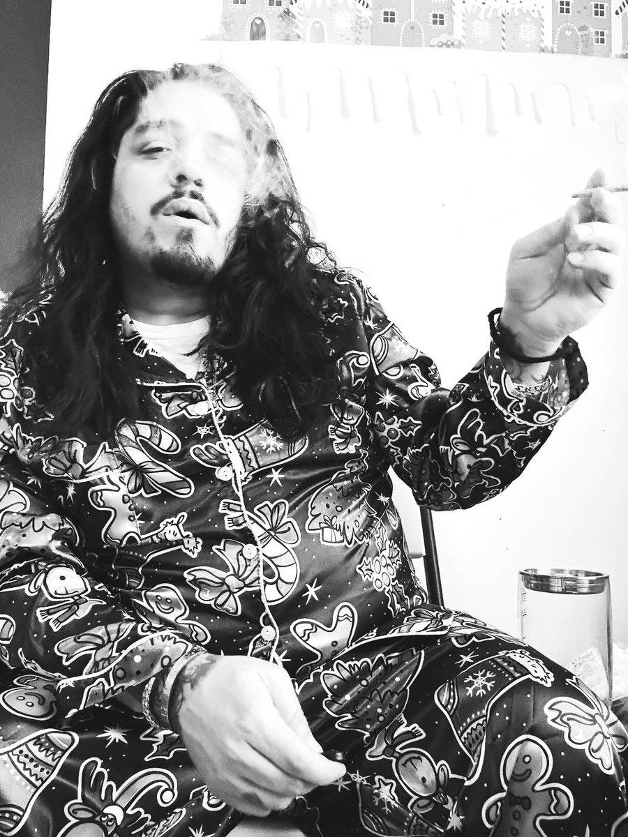 K1ngg_Sal tweet media