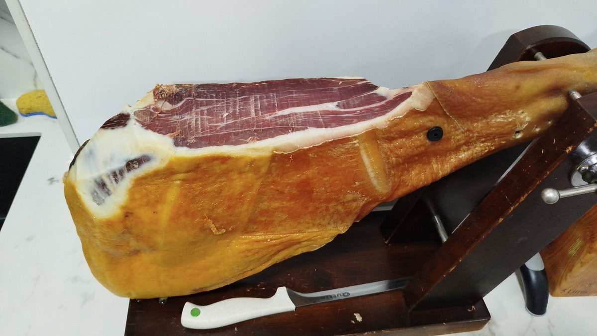 AntonloAlberto's tweet photo. @MaxiPortes Aunque vaya a tajo parejo siempre se me endurece un lado del jamón, consejos? https://t.co/alWV4jfes5