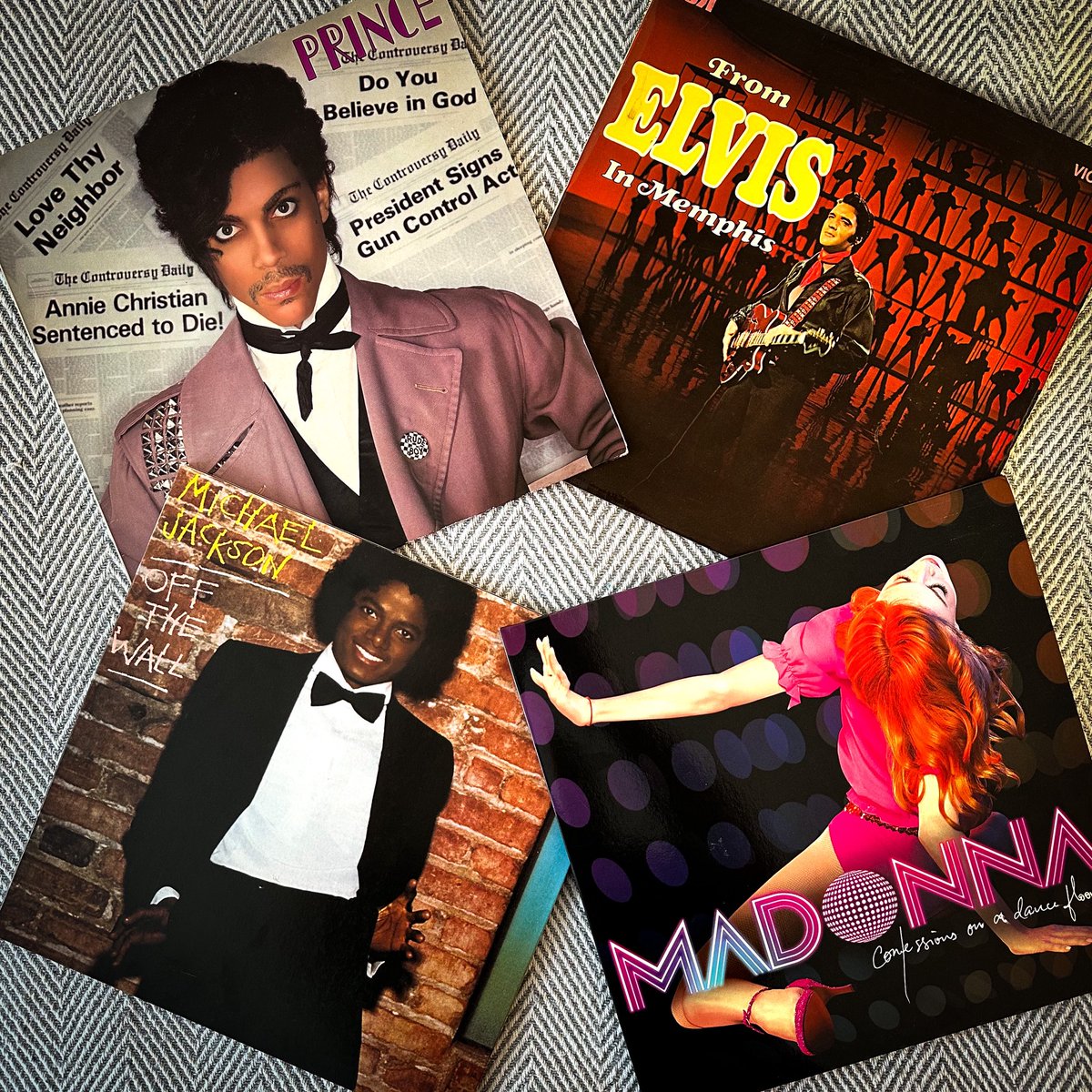 Today’s vinyl choices:

🔸 Madonna – Confessions on a Dancefloor
🔸 Michael Jackson – Off the Wall
🔸 Prince – Controversy
🔸 Elvis – From Elvis in Memphis

#NowPlaying #Vinyl #December2025