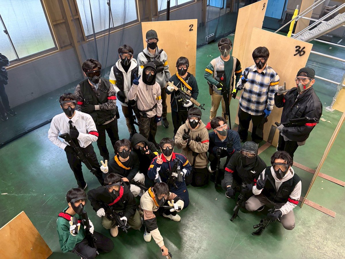 大変申し訳ございません
制限がかかっておりました🙇‍♂️
上げ直し💦

12/30
2025年ラスト
スタンダードサバゲー
10禁サバゲー
ご参加いただきありがとうございました😊

photo
スタサバ
drive.google.com/drive/folders/…

中にはお客様から頂いた写真もあります
ありがとうございます🙇‍♂️

テンサバ